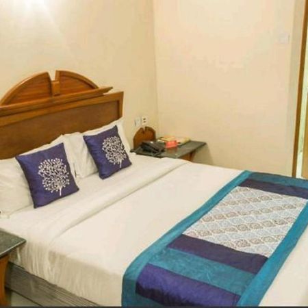 Strand Hotel, Colaba Mumbai Exterior foto