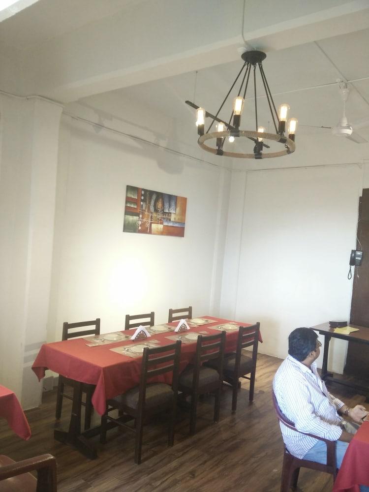 Strand Hotel, Colaba Mumbai Exterior foto