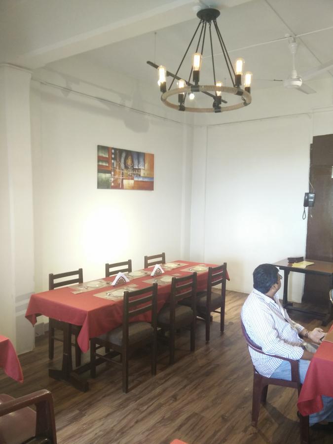 Strand Hotel, Colaba Mumbai Exterior foto