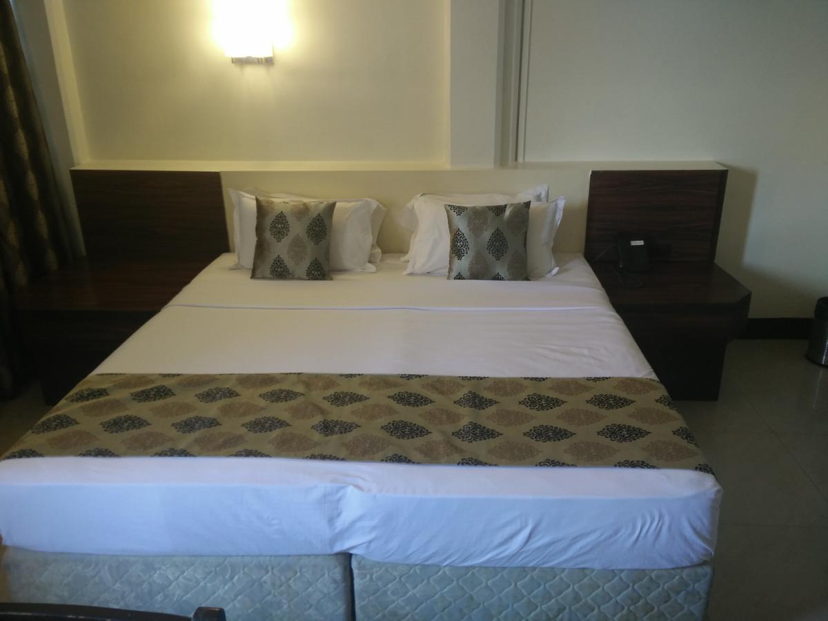 Strand Hotel, Colaba Mumbai Exterior foto