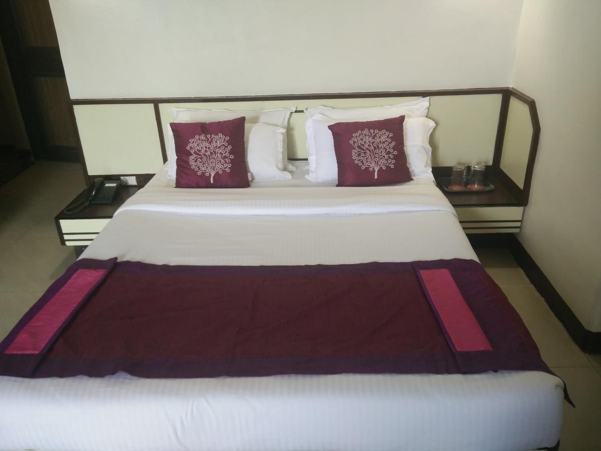Strand Hotel, Colaba Mumbai Exterior foto