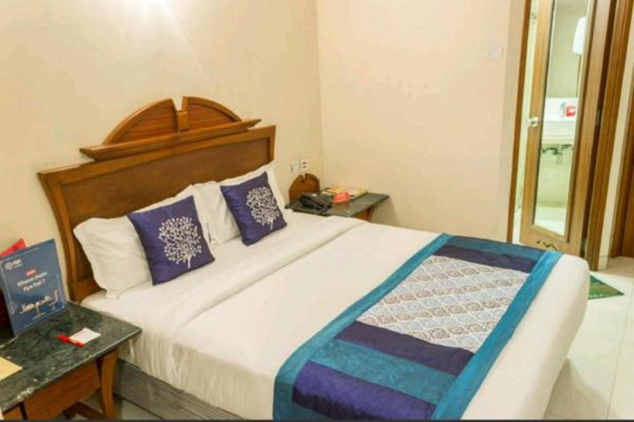 Strand Hotel, Colaba Mumbai Exterior foto