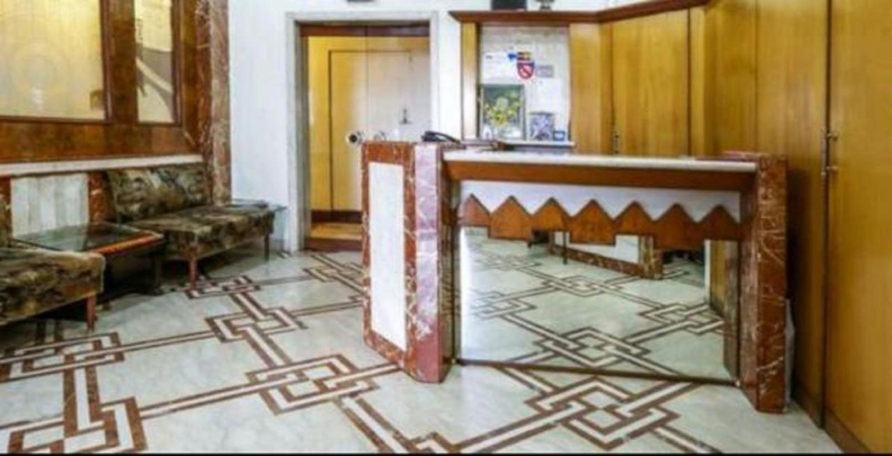Strand Hotel, Colaba Mumbai Exterior foto